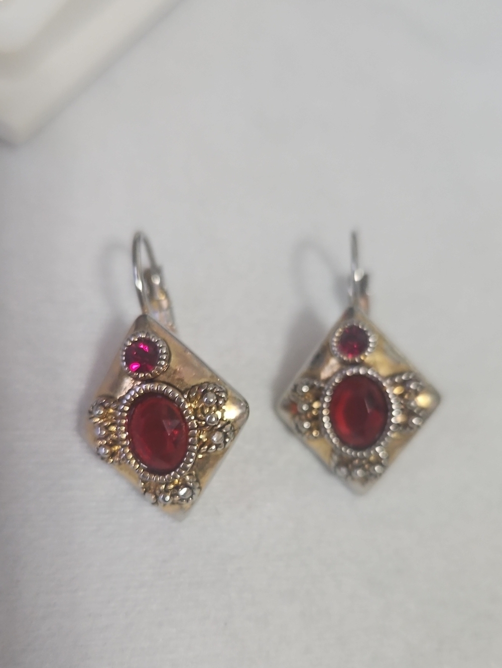 Vintage pierced earrings red stones gold tone light weight pretty any occasion